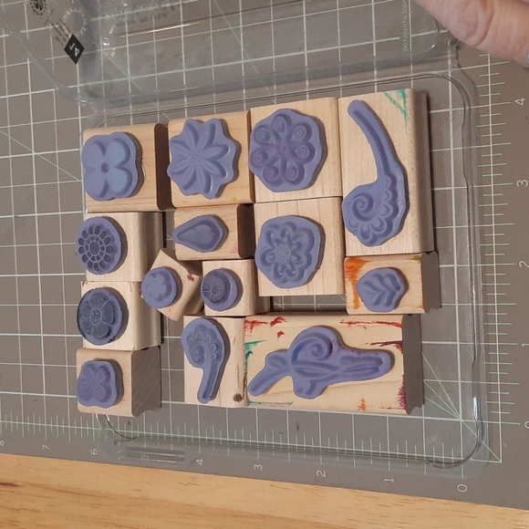 Itty Bitty Buds Rubber Stampin Up set - Picture 2 of 3